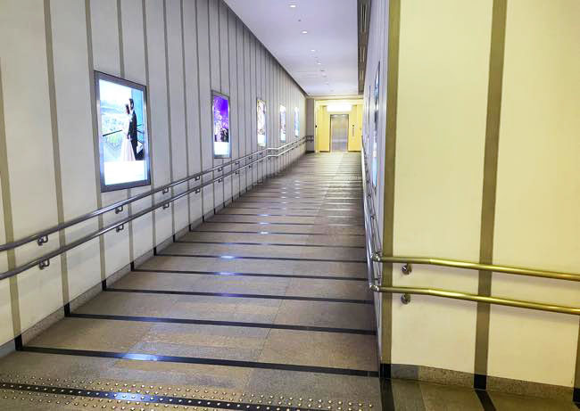 日比谷クリニック順路、A3出口の看板にしたがい有楽町電気ビル（ビルヂング）に進みます。