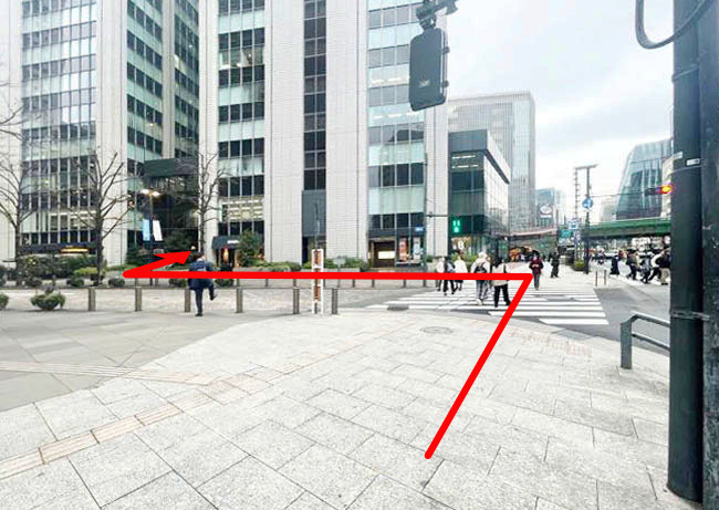 日比谷クリニック順路、右側の3階に止まるエレベーターをご利用ください。（左のエレベーターは、3階には止まりません。） 3階が日比谷クリニックです。